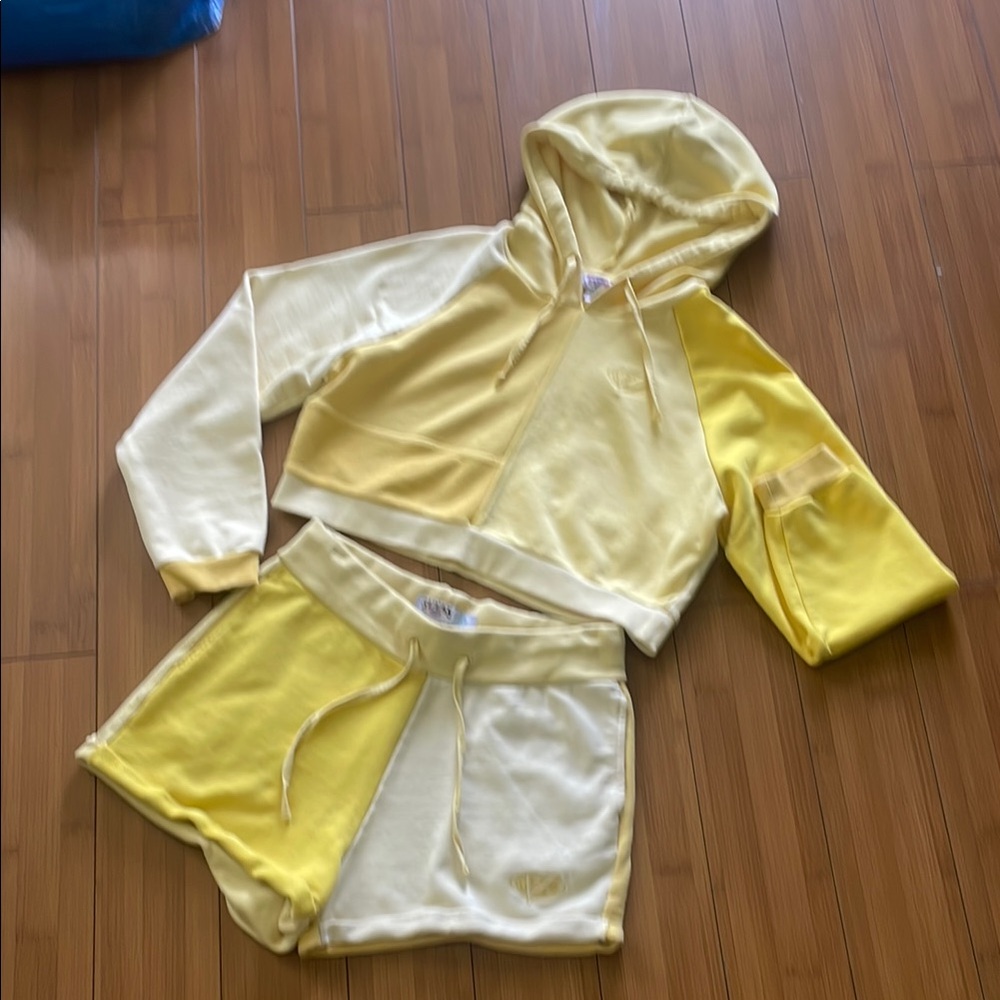 100% cotton yellow two tone hoodie and shorts Set size L by Guess